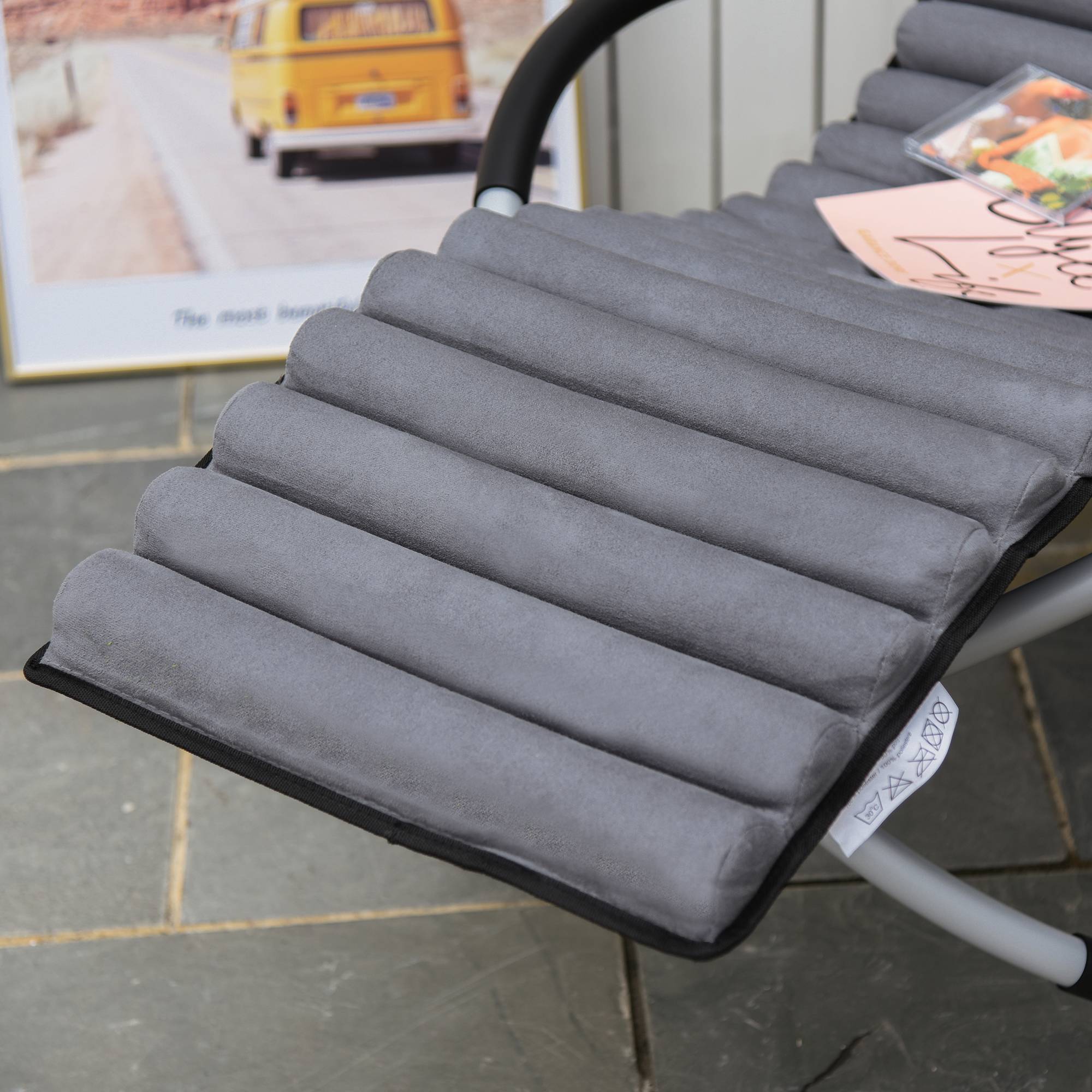 Chaise Longue à Bascule Pliable Rocking Chair avec Matelas revêtement Aspect Daim métal textilène Gris Noir - Image 8