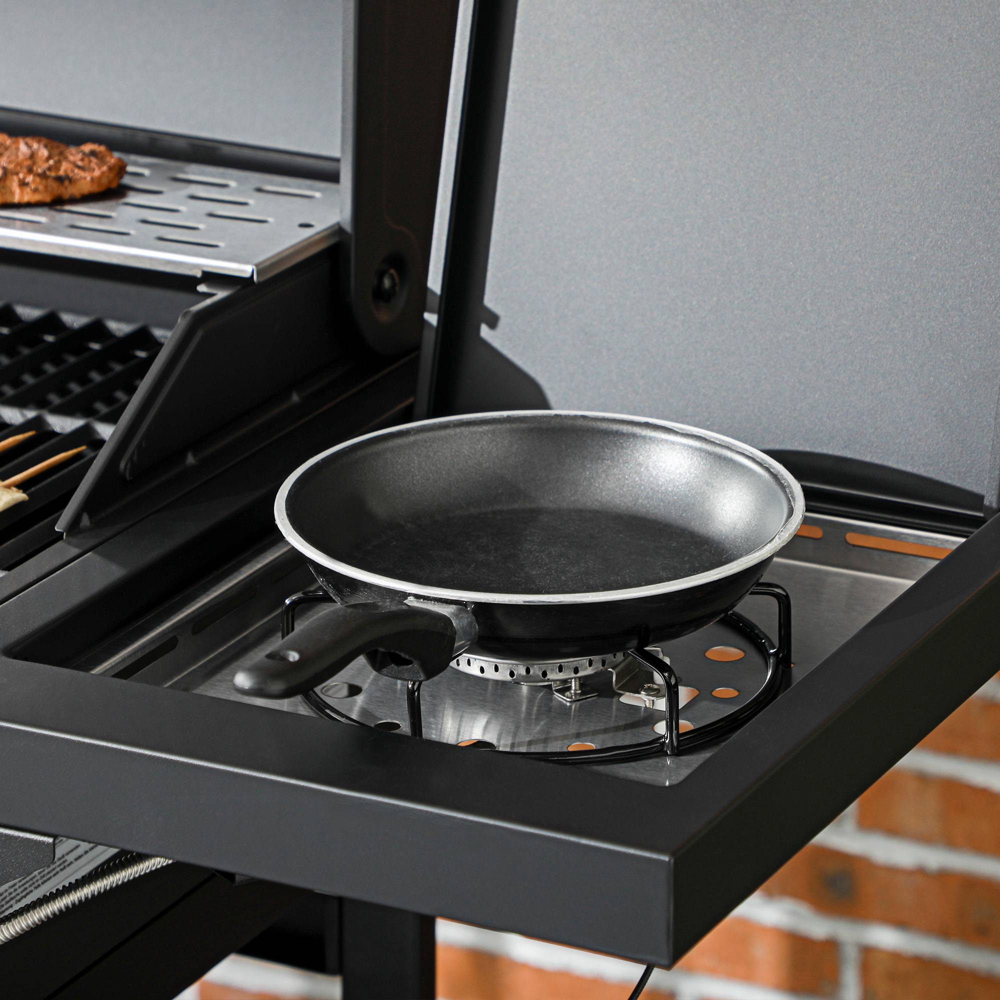Outsunny - Barbecue à gaz 4+1 - 12,5 kW - 2 roues, étagères, thermomètre, décapsuleur, crochets - acier inox noir - Outsunny - Imagen 5