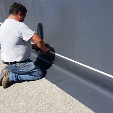 Plastidis - Abri tunnel largeur 3 m pieds droits pas à 1.50 m - Long 10.50 m, type 250µ vert/blanc, Façade 2 portes simples, Fix. Sol enrobé - Imagen 4