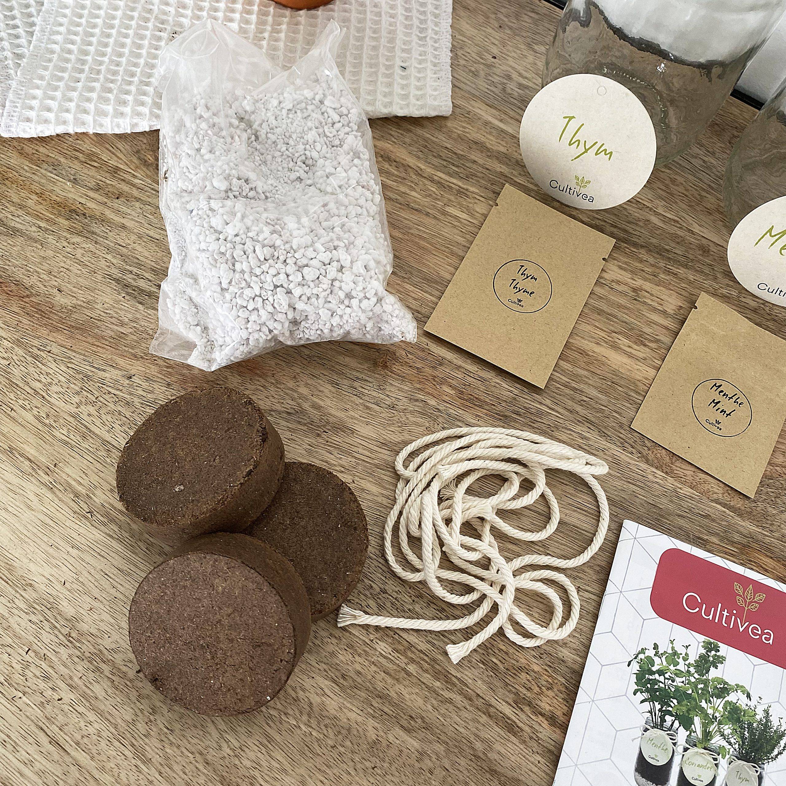 Kit Prêt à Pousser d’Herbes Aromatiques -  Jardin Potager d’intérieur (Menthe, Coriandre, Thym) - CULTIVEA® - Image 2