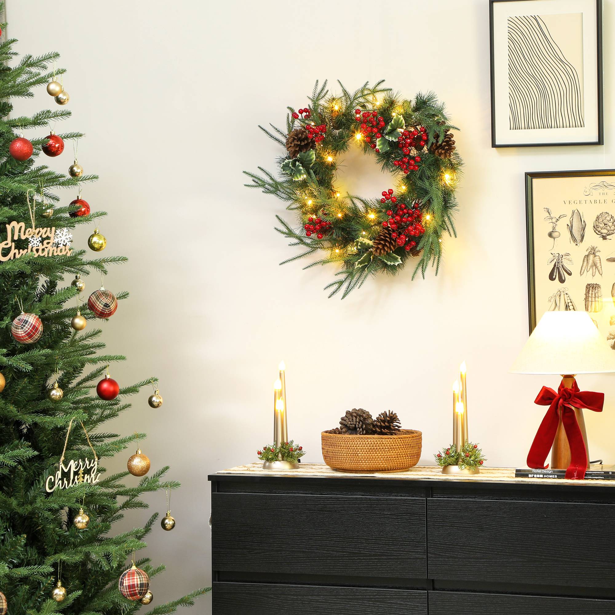 Couronne de Noël de 60 cm avec lumières LED blanches, minuterie, pommes de pin, baies et houx, verte - Image 10