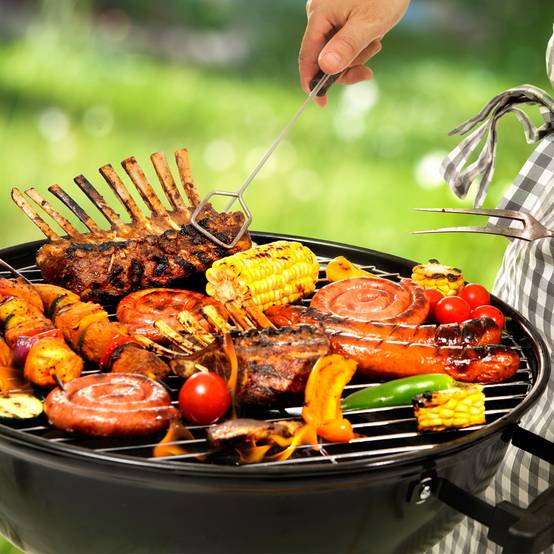 Grille barbecue inox ronde Ø 54,5 cm avec poignée en bois amovible robuste et antirouille adaptée aux cheminées barbecues, foyers et braseros BBQ - Image 7