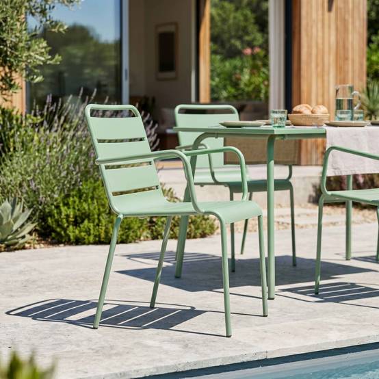Oviala - Ensemble table de jardin et 4 fauteuils en métal vert sauge Palavas - Oviala - Imagen 4