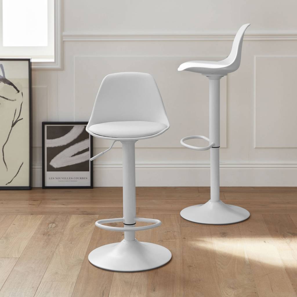 sweeek - Lot de 2 tabourets de bar réglables 61.5/83.5cm - Noah - simili cuir blanc - hauteur réglable. repose-pieds | sweeek