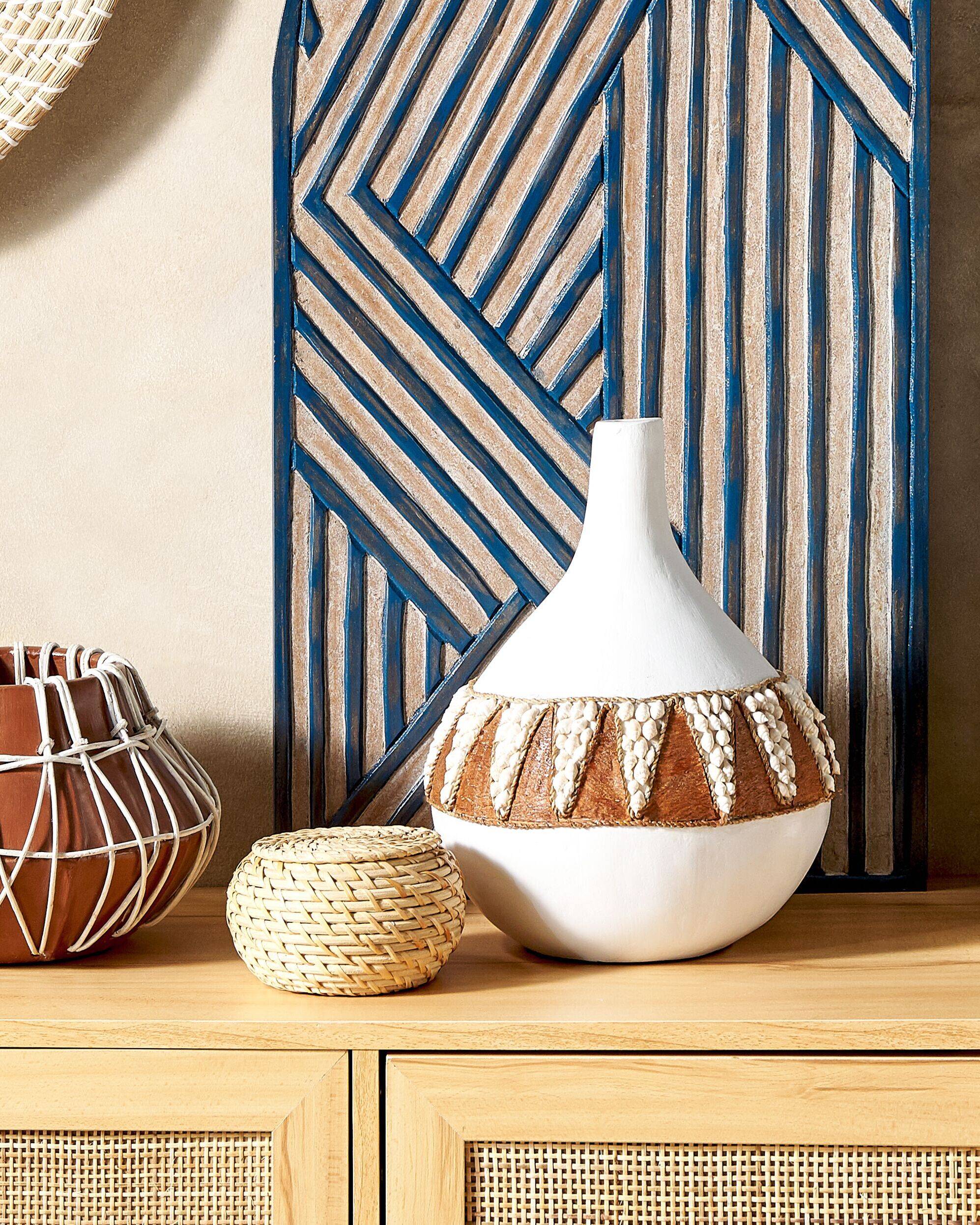 Beliani - Vase décoratif Terre cuite Blanc SIMPANG - 26x26x33- Beliani
