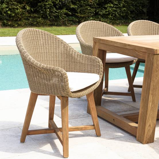 KALLY - Lot de 2 fauteuils jardin rotin synthétique et coussin pieds croisés - Image 6