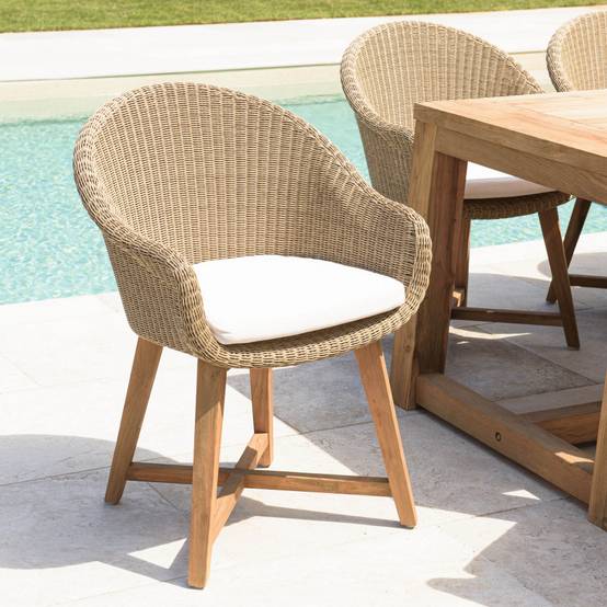 KALLY - Lot de 2 fauteuils jardin rotin synthétique et coussin pieds croisés - Image 2
