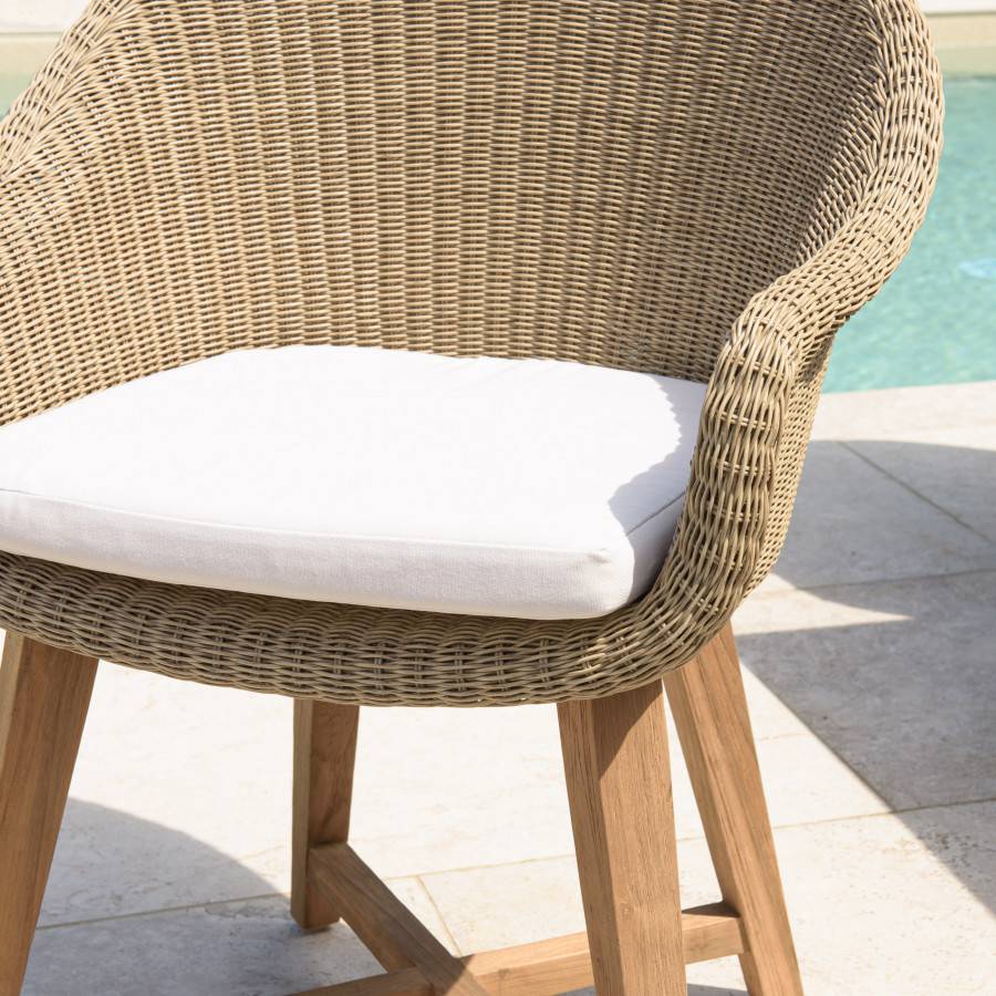KALLY - Lot de 2 fauteuils jardin rotin synthétique et coussin pieds croisés - Image 3
