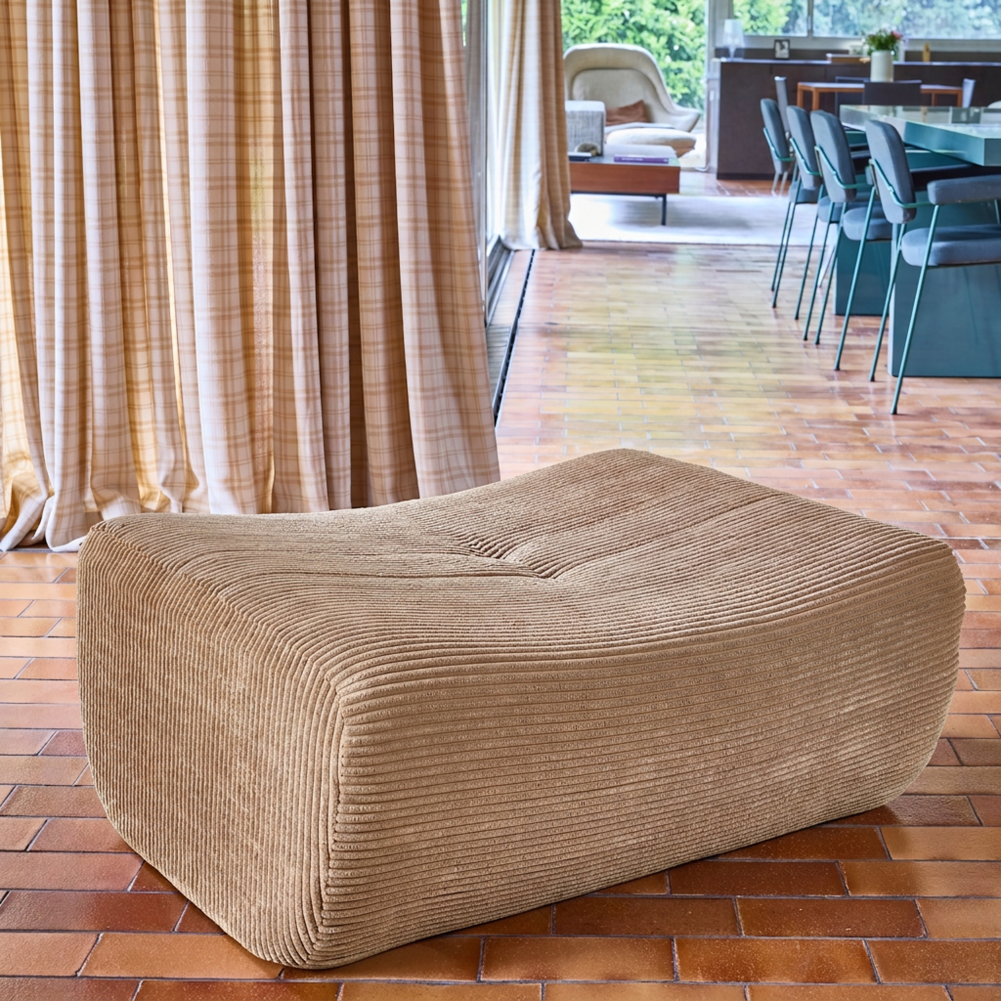 Pouf. repose-pieds pour chauffeuse Sokol velours côtelé beige foncé - Sokol | sweeek - Image 4