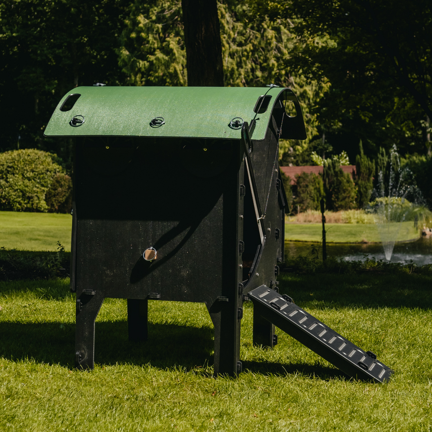 Poulailler sur pieds Nestera The Lodge – 3 poules – plastique recyclé anti poux rouges – garanti 25 ans - Image 5