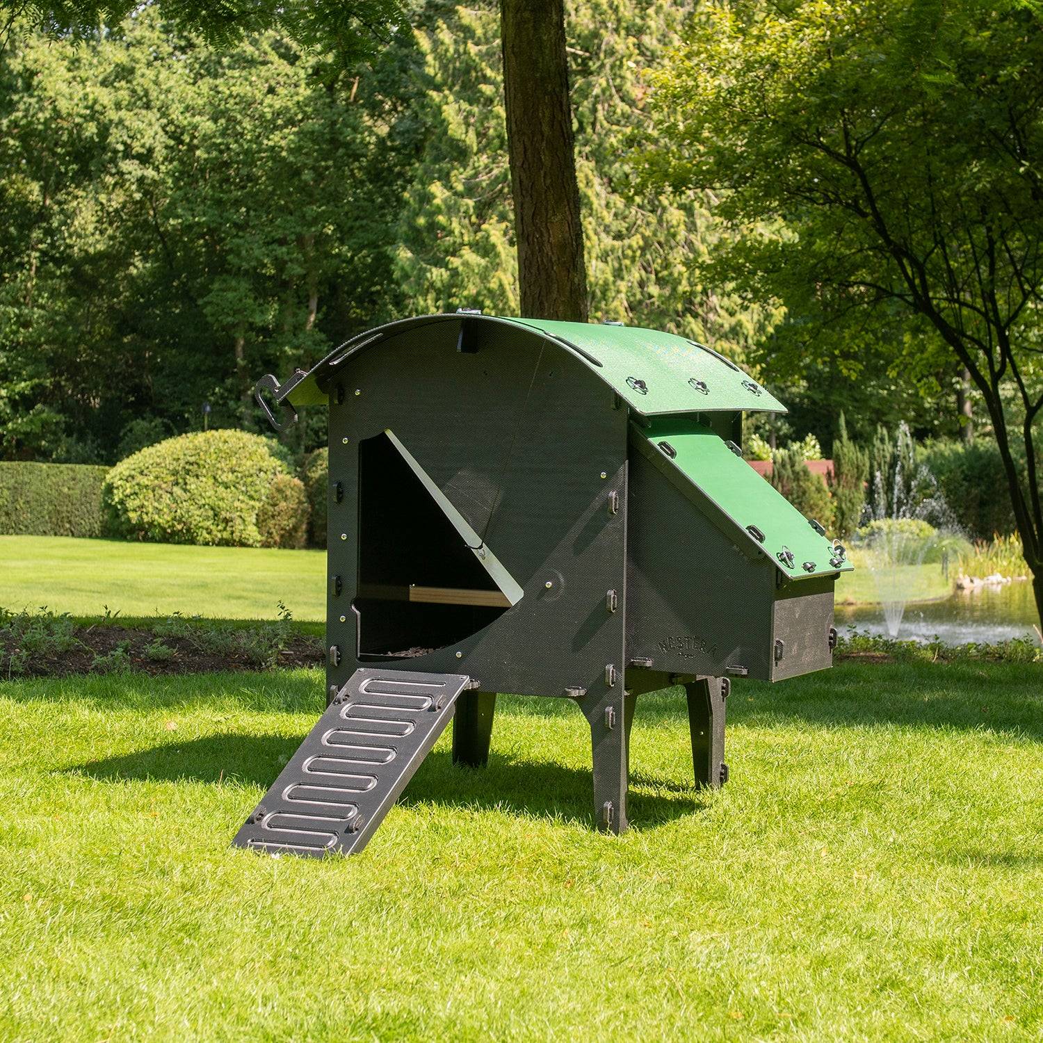 Poulailler sur pieds Nestera The Lodge – 3 poules – plastique recyclé anti poux rouges – garanti 25 ans - Image 1