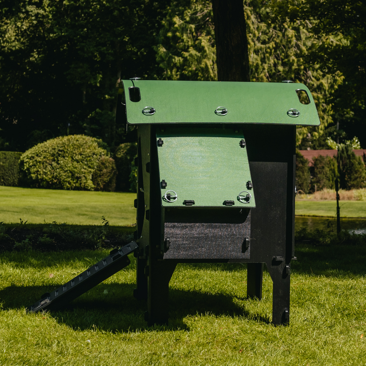 Poulailler sur pieds Nestera The Lodge – 3 poules – plastique recyclé anti poux rouges – garanti 25 ans - Image 2