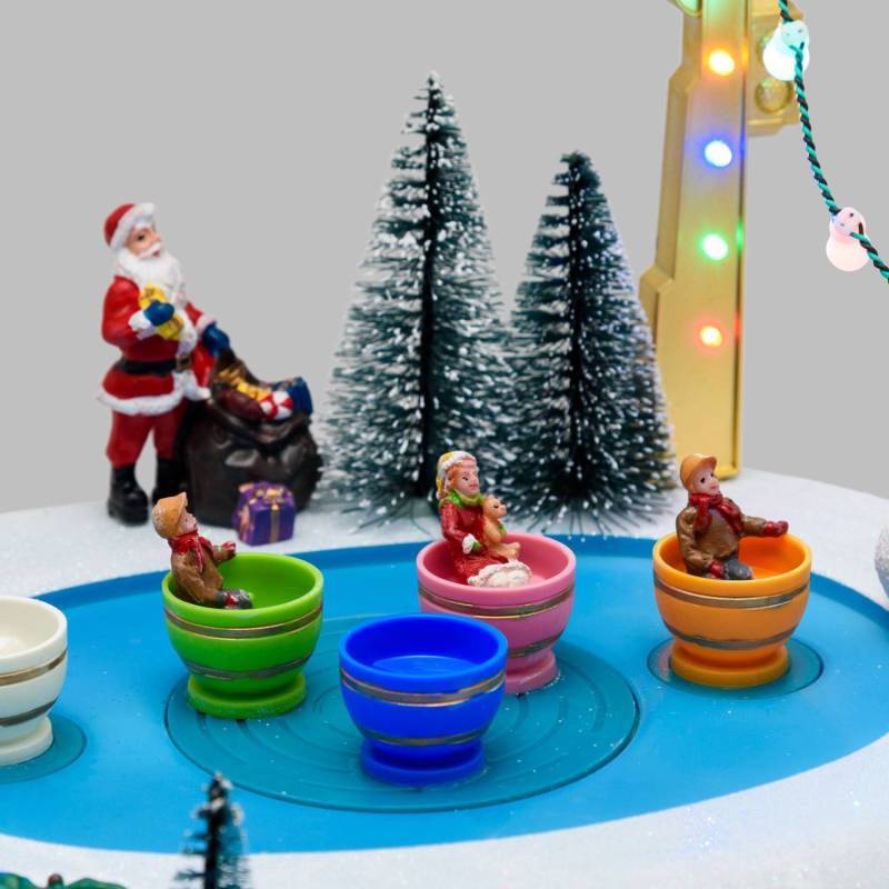 Lotti - Village de Noël Lumineux Paysage Enneigé Parc D'attraction Tasses en Mouvement Rotation 26xH20cm avec Musique à LED Lotti - Imagen 6