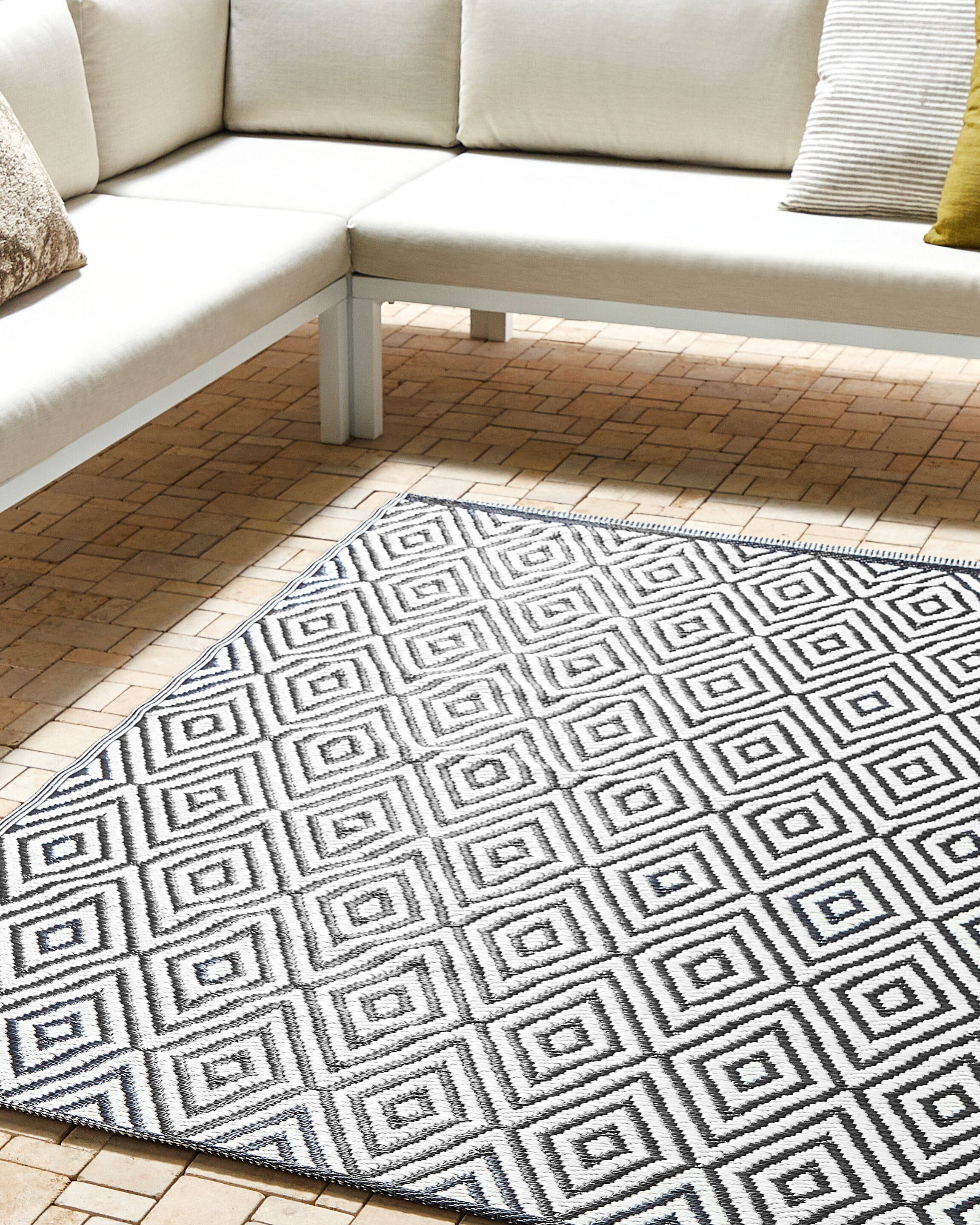 Beliani - Tapis d'Extérieur Noir et Blanc en Polypropylène Motif Géométrique pour Terrasse au Style Moderne 150 x 200 cm Beliani - Imagen 2
