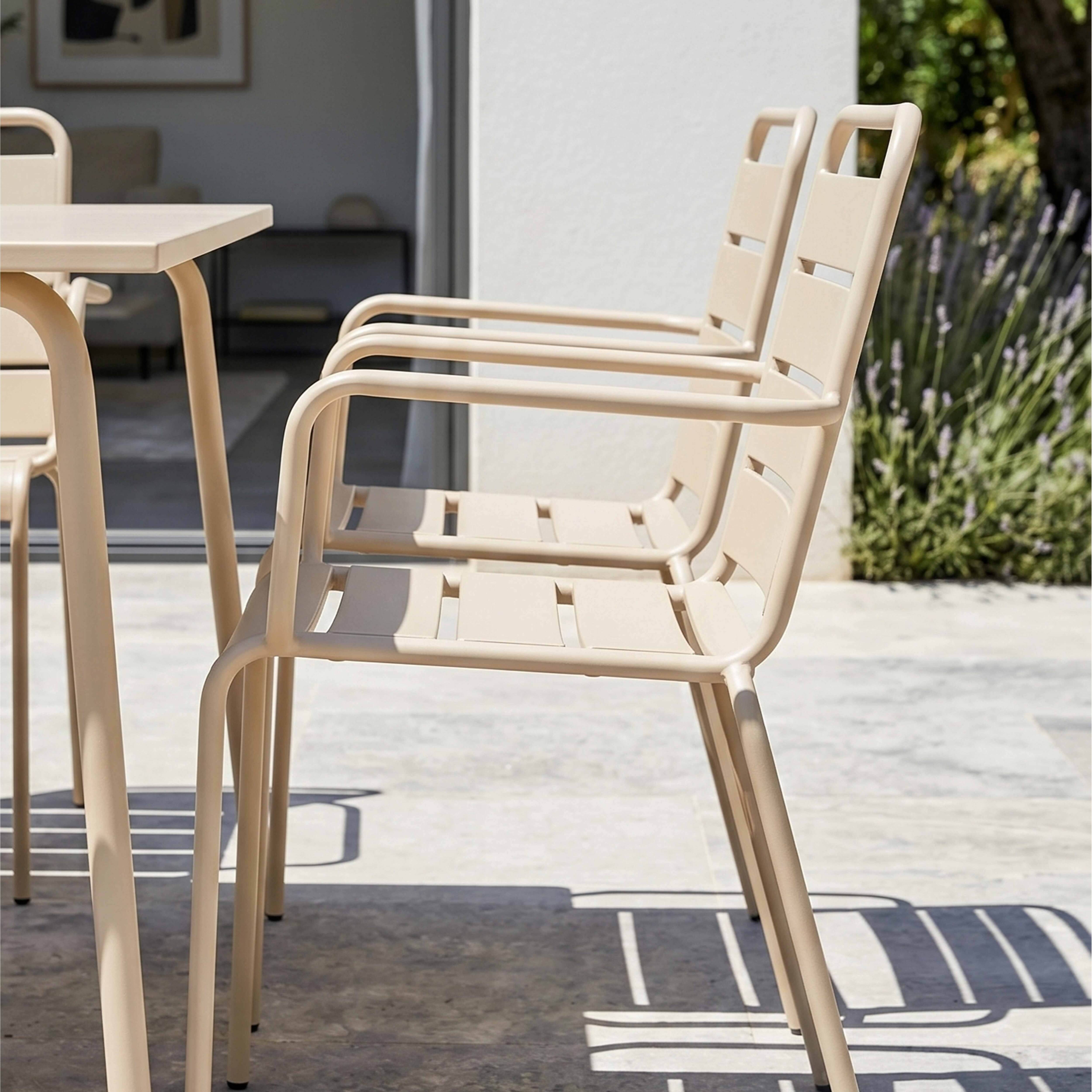 Oviala - Ensemble table de jardin carrée et 8 fauteuils en métal ivoire Palavas - Oviala - Imagen 4