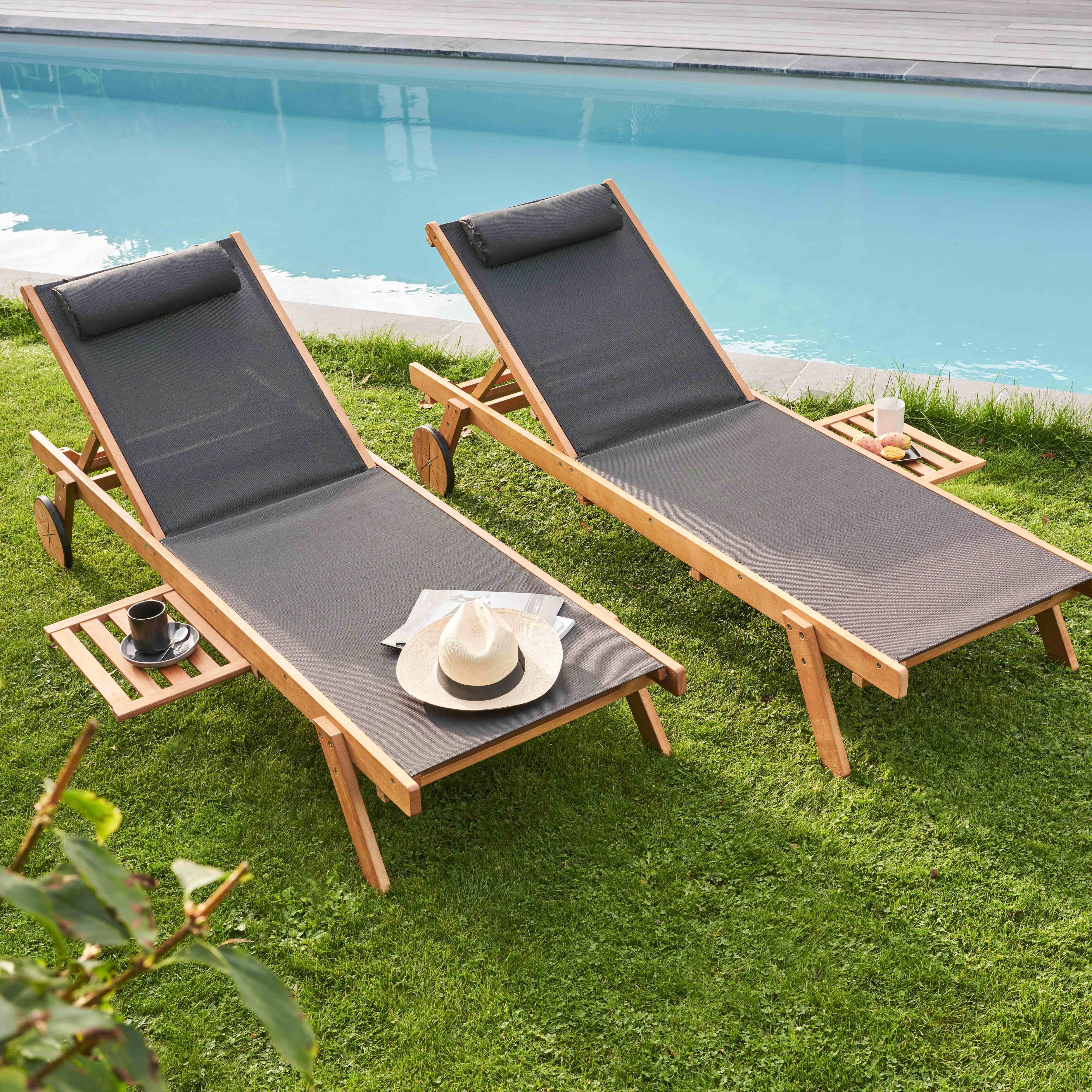 Oviala - Lot de 2 bains de soleil avec coussin et tablette en bois noir Goa - Oviala - Imagen 2