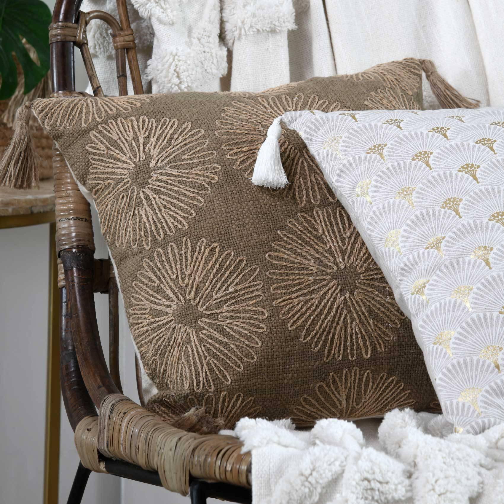 Lovely Casa - Coussin brodé de fleurs en jute - LOVELY CASA - Imagen 4