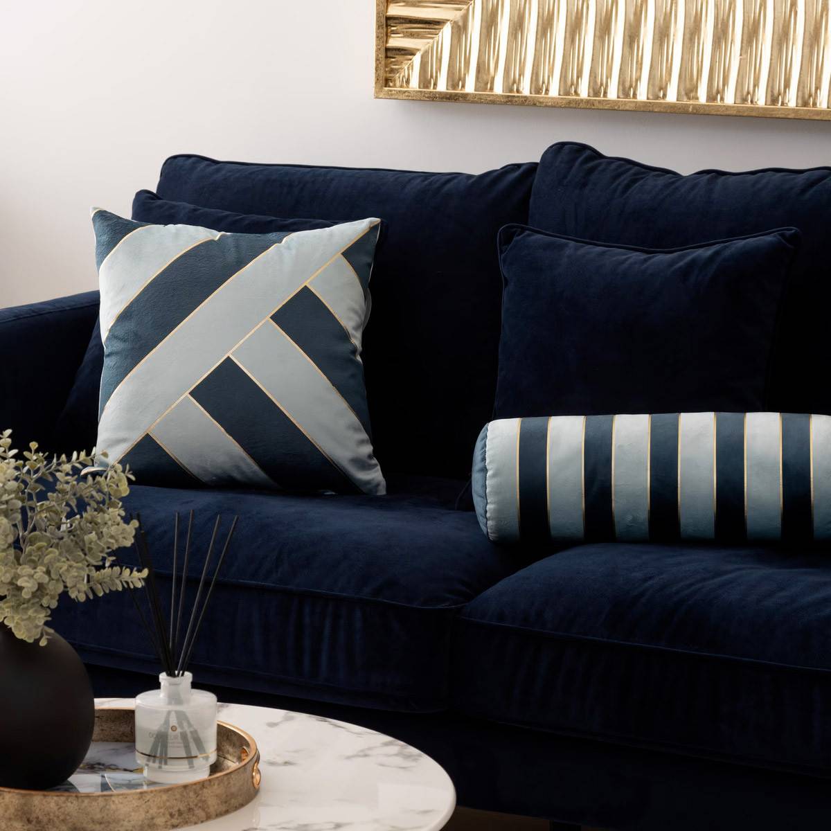 Atmosphera - Coussin décoratif Velours Bleu 2 tons avec bande dorée 40 x 40 cm - Imagen 5
