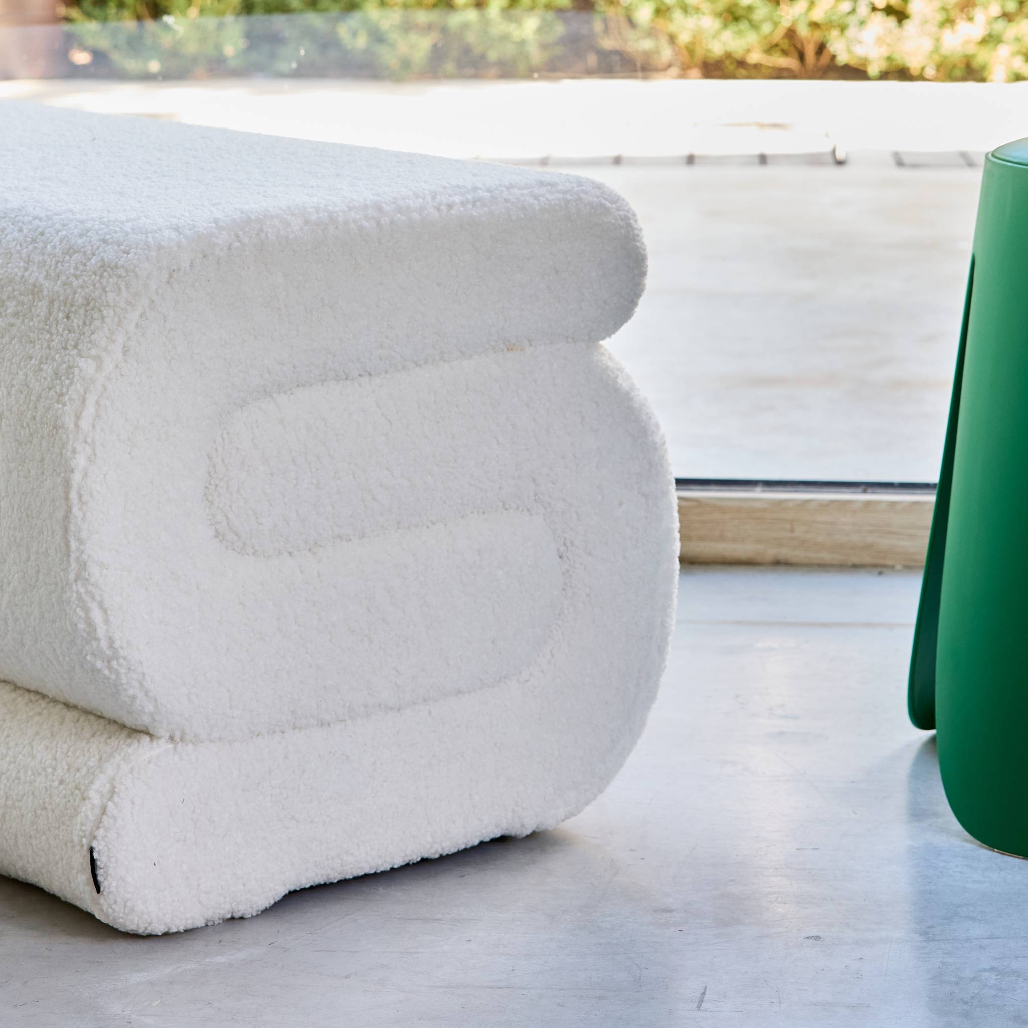 sweeek - Tabouret / pouf design revêtement bouclette blanc 1 place L 43 x P 47 x H 45cm - Sasha | sweeek - Image 4