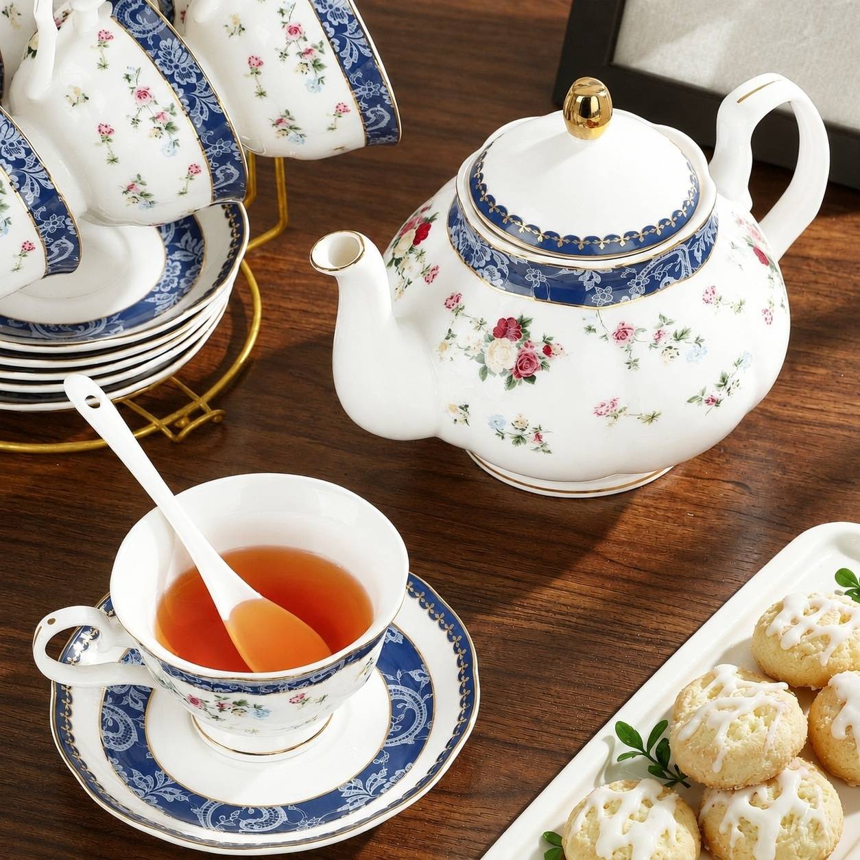 Service à Thé en Porcelaine pour 6 Personnes Motif Rose Bleu et Doré - Image 4