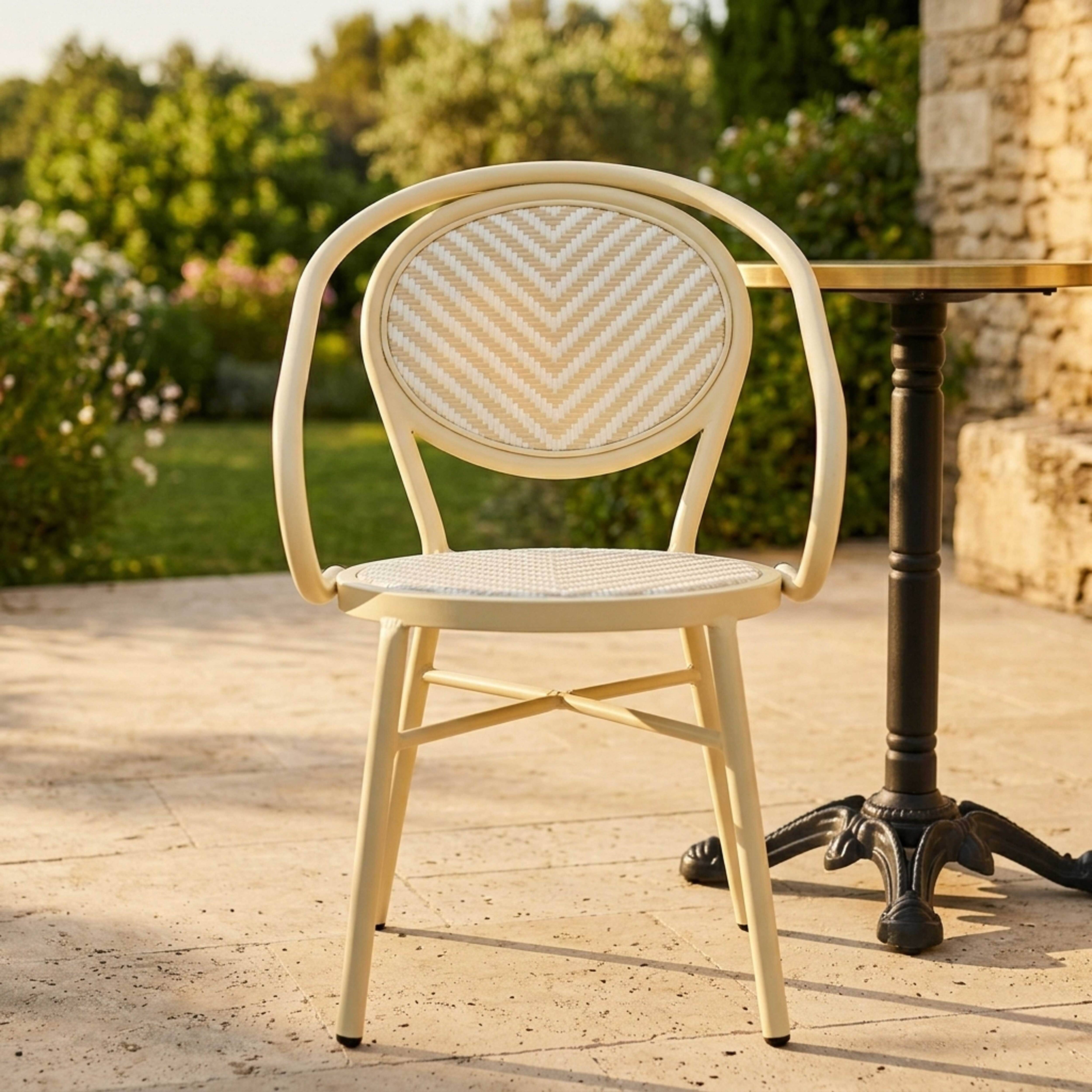 Oviala - Chaise de terrasse style bistrot parisien aluminium et rotin beige Villiers - Oviala - Image 4