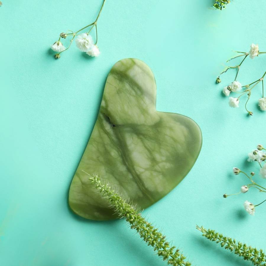 Gua Sha en Jade Vert, Masseur Visage et Corps, Massage Facial Anti-Age, Stimule la circulation sanguine, Housse fournie - Sun&Sia