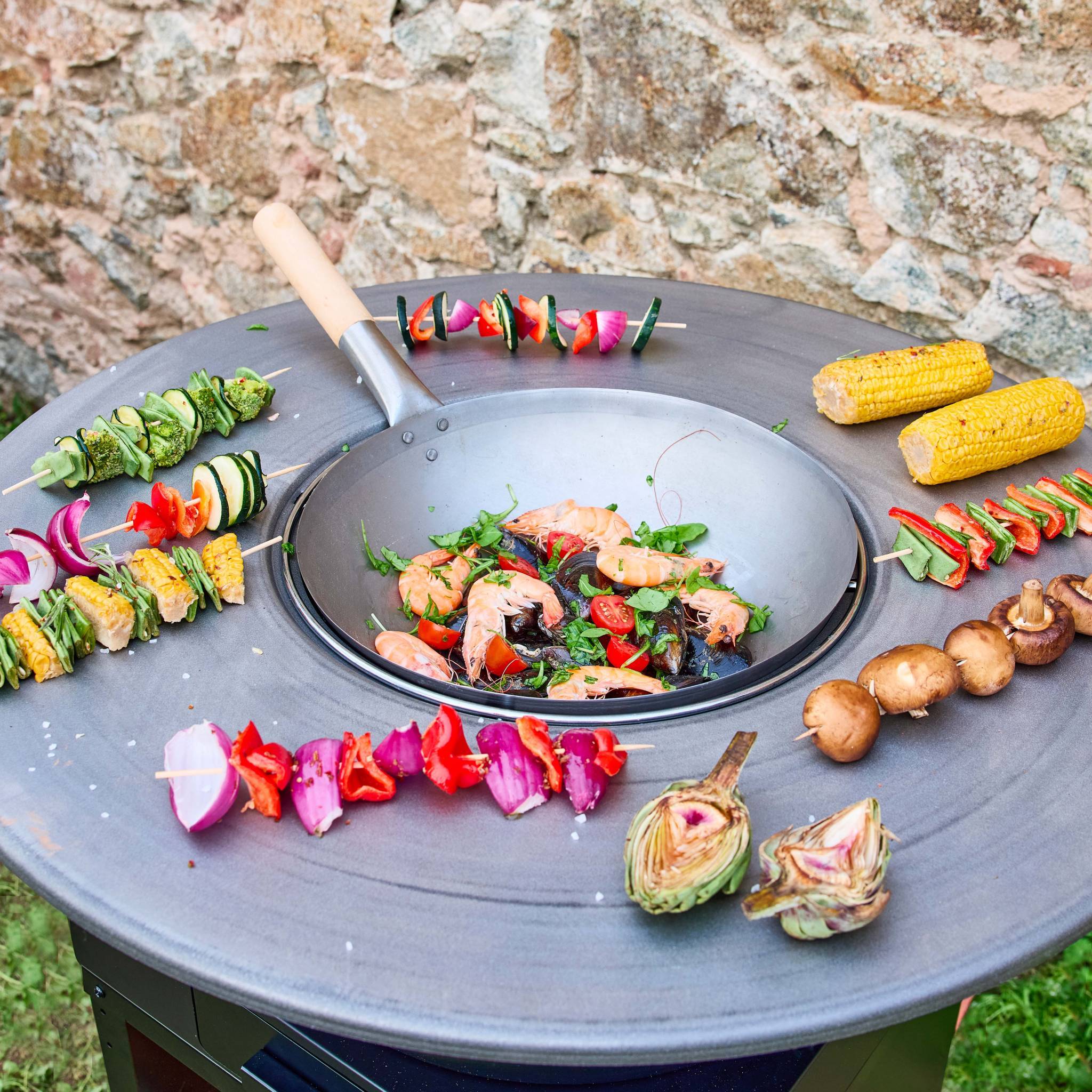 sweeek - Brasero barbecue Ø 81,5 cm avec grille de cuisson acier chromé et rangement bois pour 6 à 8 personnes – Sweek - Image 5