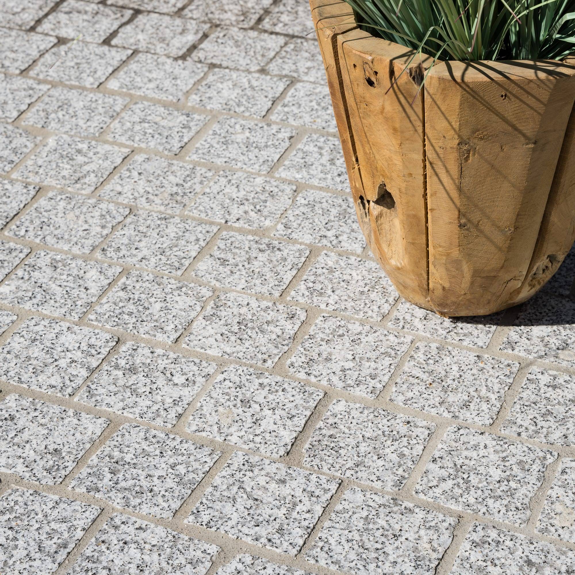 Pavé Granit Gris 10x10x8 cm (vendu au m² - 76 pavés/m²) - RO'MA NATURE - Image 1