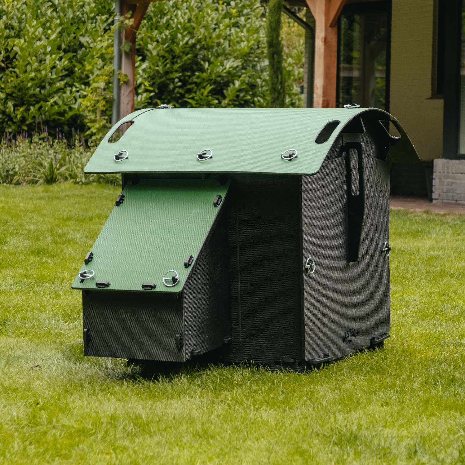 Poulailler au sol Nestera The House – 3 poules – plastique recyclé anti poux rouges – garanti 25 ans - Image 2