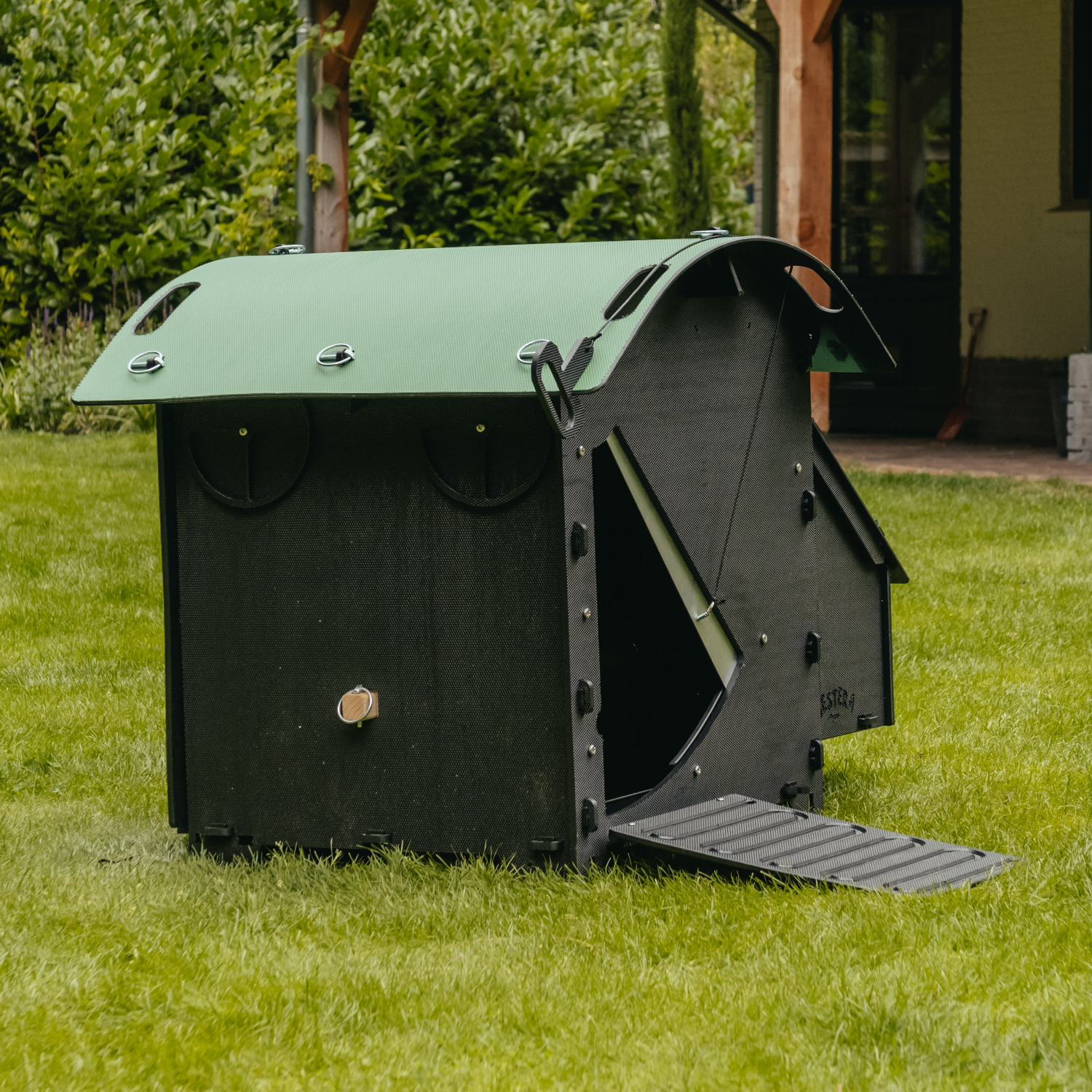 Poulailler au sol Nestera The House – 3 poules – plastique recyclé anti poux rouges – garanti 25 ans - Image 4