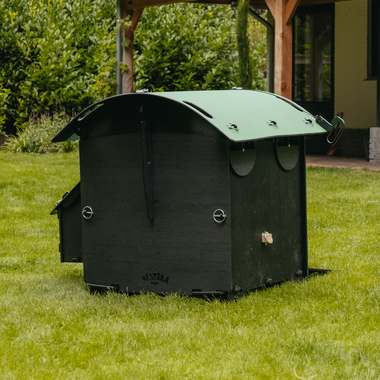 Poulailler au sol Nestera The House – 3 poules – plastique recyclé anti poux rouges – garanti 25 ans - Image 3