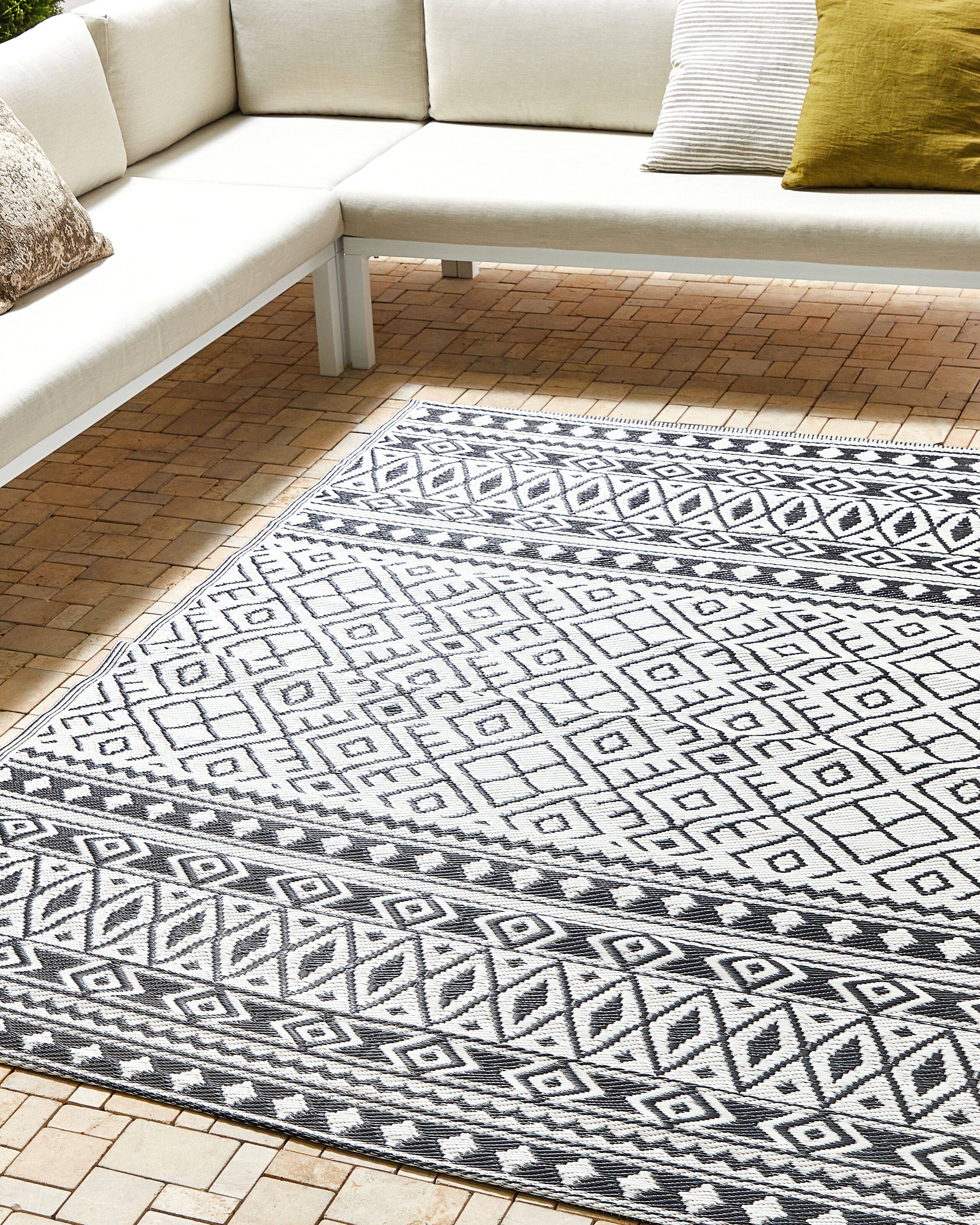 Beliani - Tapis Extérieur et Intérieur en Fibres de Polypropylène Noir et Blanc au Motif Ethnique Tendance 180 x 240 cm pour Salon ou Jardin Boho Beliani - Imagen 1