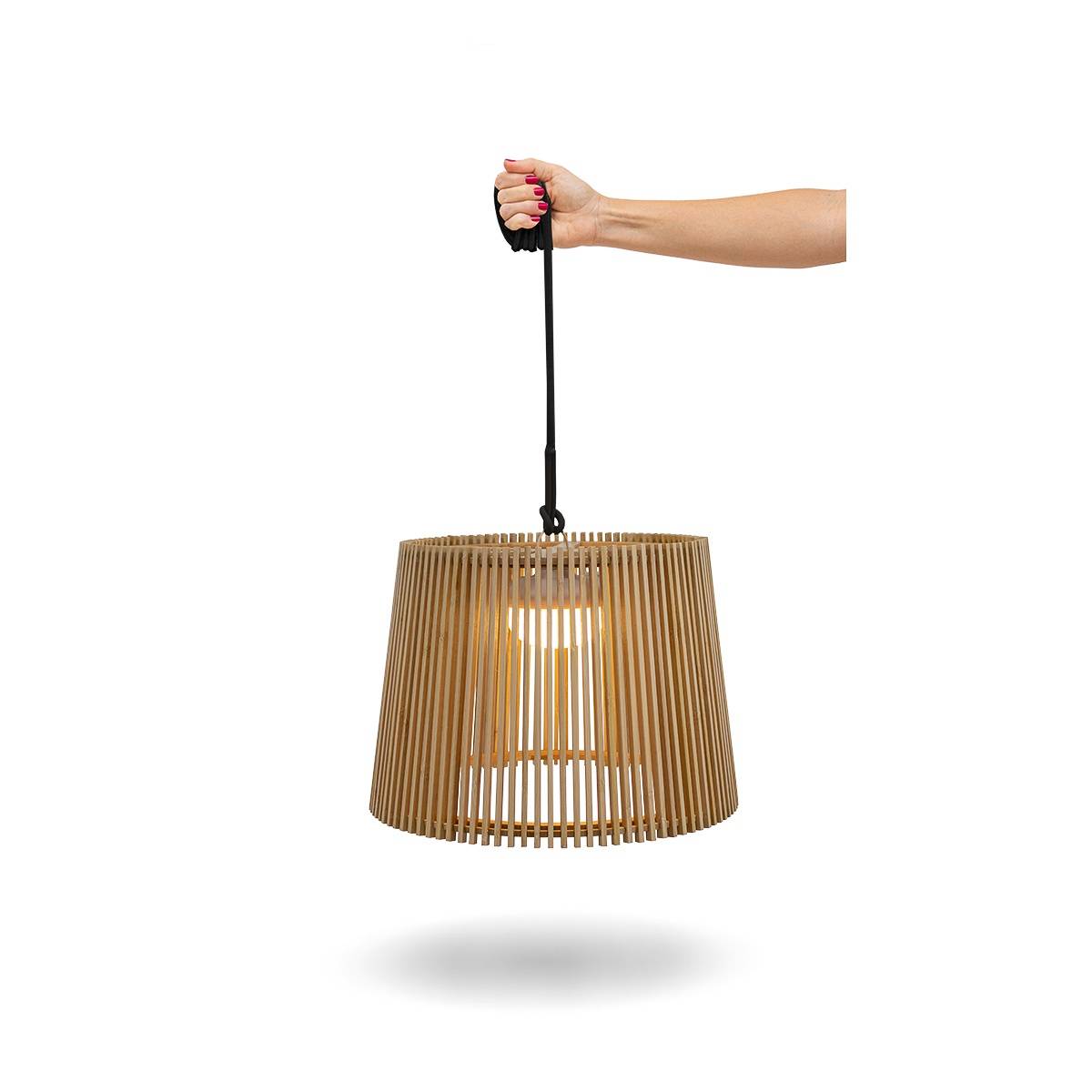 Lampe suspendue avec lumière LED chaude et batterie rechargeable. Fabriquée en Espagne avec des fibres naturelles. OKINAWA HANG - Imagen 1