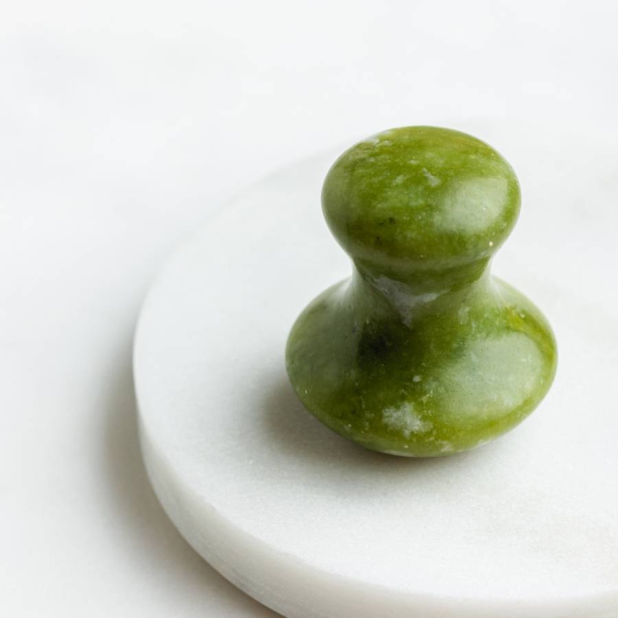 Masseur Visage Pierre de Jade Vert - Guasha Champignon - Anti-Age - Stimule circulation sanguine - Peau saine et Éclatante - Sun&Sia - Image 1