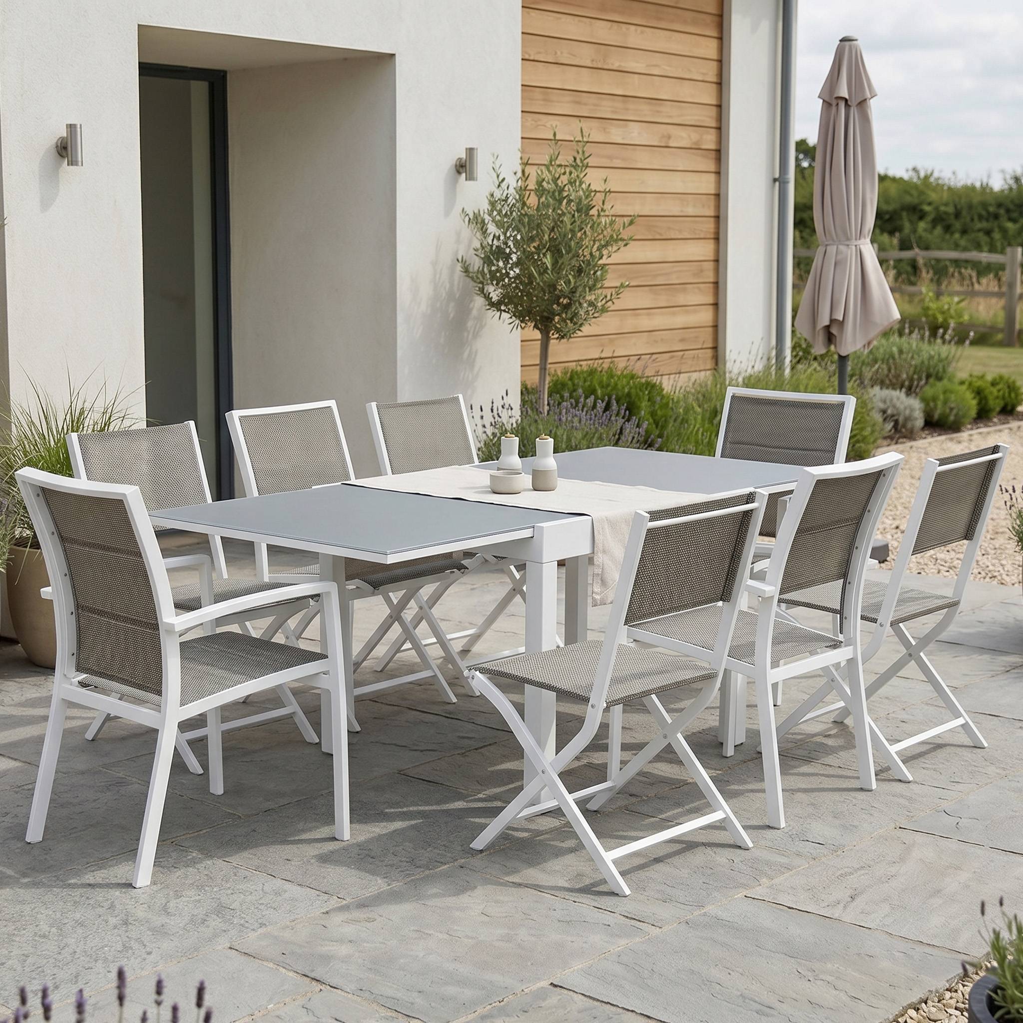 Wilsa Garden - Ensemble MODULO 4/8p en aluminium blanc et verre trempé gris perle avec 4 fauteuils et 4 chaises pliantes - Imagen 1
