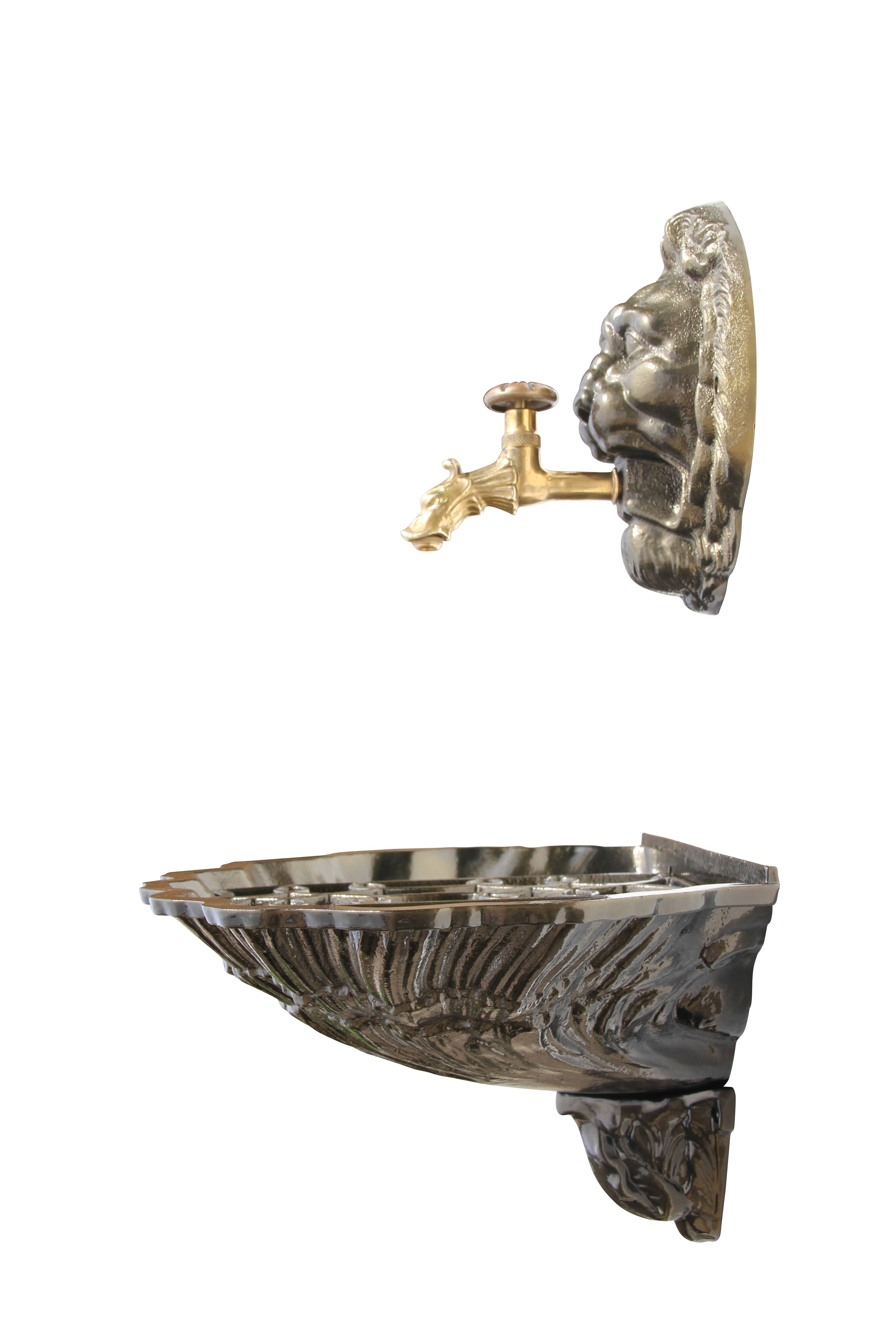 Fontaine coquille au lion vieux bronze avec robinet colvert Dommartin H. 54cm X L. 38cm - Imagen 1