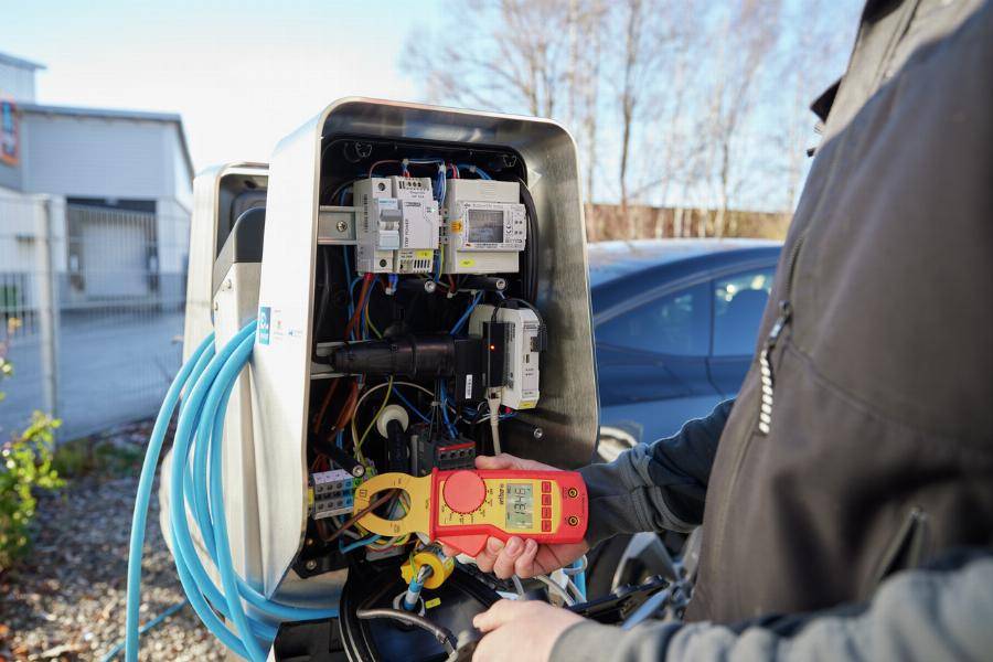 Pince ampèremétrique WIHA jusqu'à 1000 V AC Cat. IV + 2 piles AAA incluses - 45219 - Imagen 5