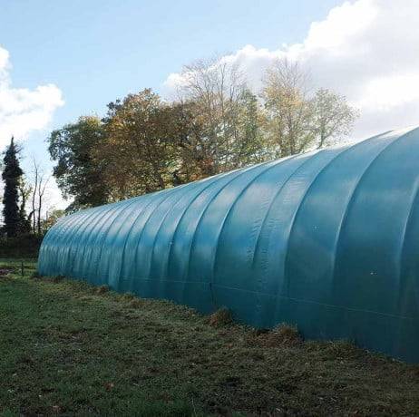 Plastidis - Abri tunnel en largeur 6 m pas à 1.50 m - Long 15 m, type 250µ vert/blanc, Façade Pas de façade ni de porte, Fix. Sol enrobé - Imagen 3