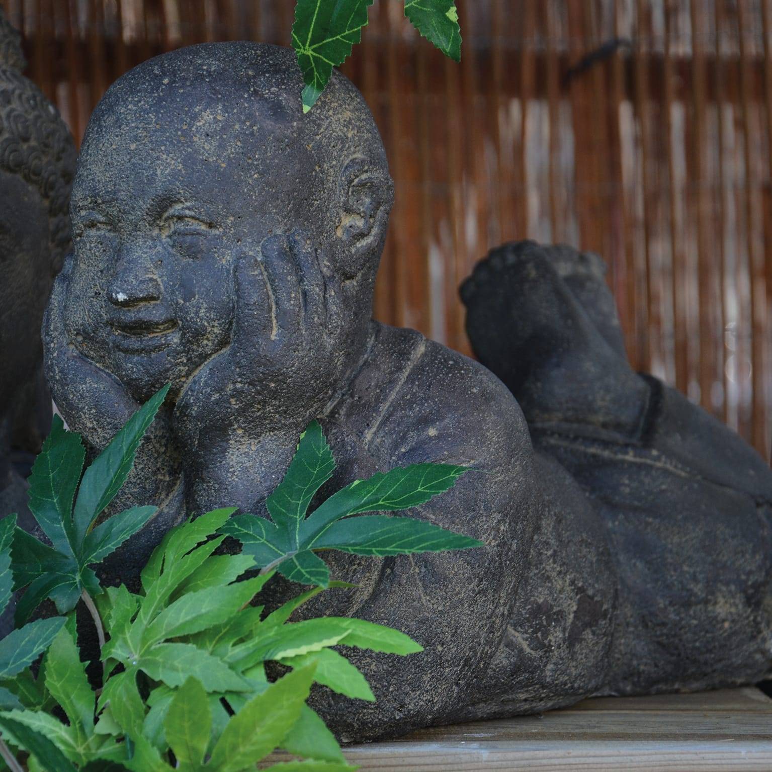Statue moine couché pierre reconstituée – DECORIALE - Image 5