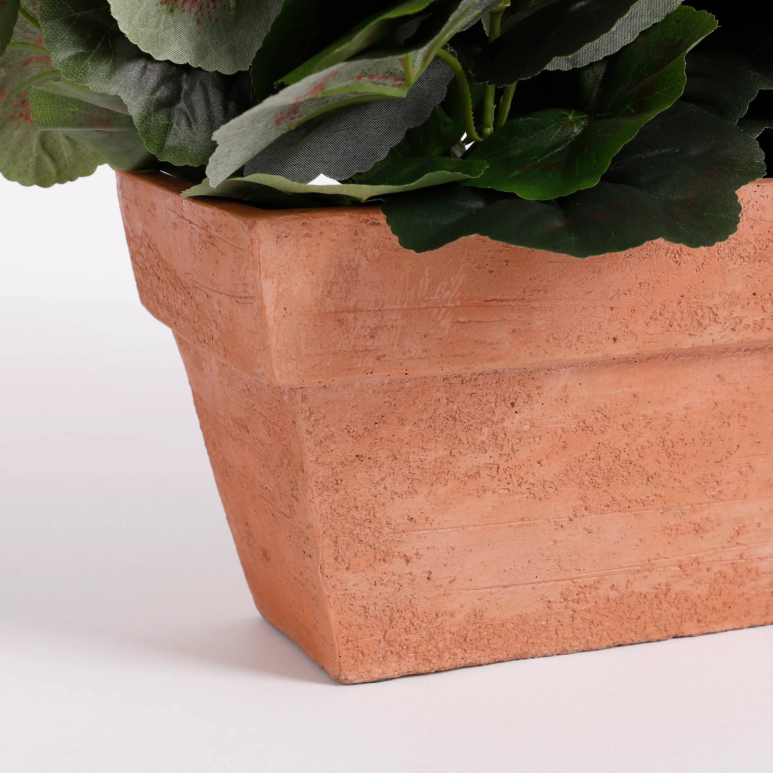 Mica Décoration - Géranium rose artificiel en jardiniere L.29 x l.13 x H.40 cm - Image 6