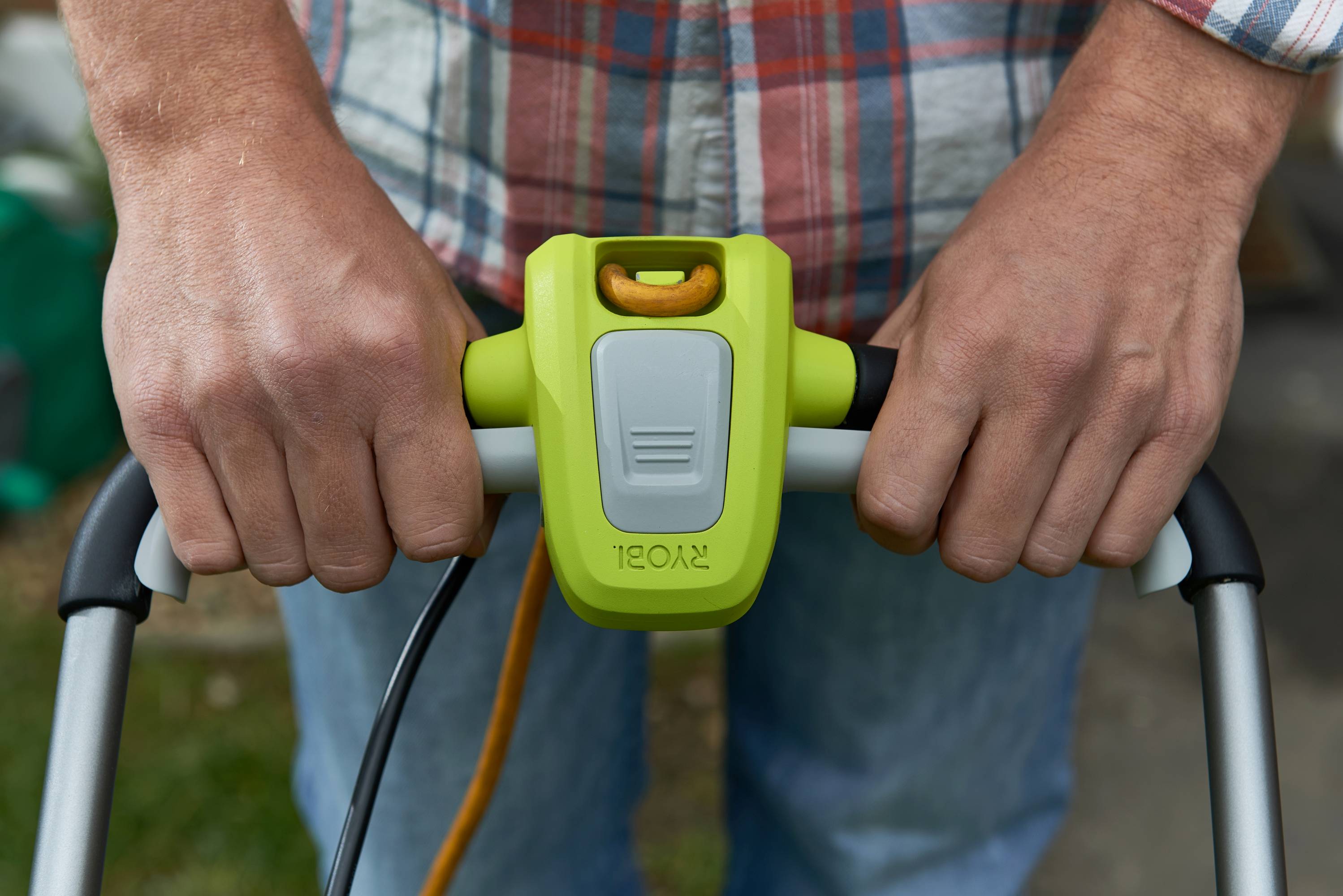 Ryobi - Tondeuse électrique RLM13E33S 1300W coupe 33cm - RYOBI - Imagen 4