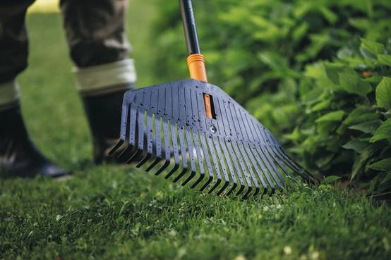 Fiskars - Fiskars - Balai à gazon L Solid™ 25 dents largeur 52cm - Image 7
