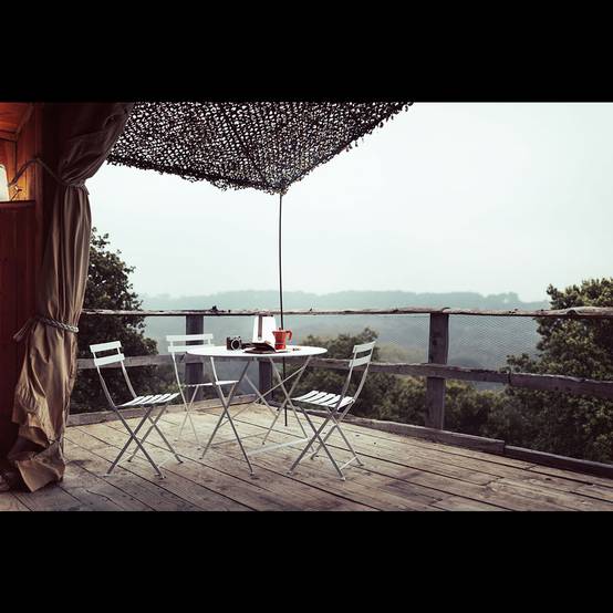Fermob - Table de jardin ronde pliante acier piment 4 personnes Bistro Fermob - Image 3