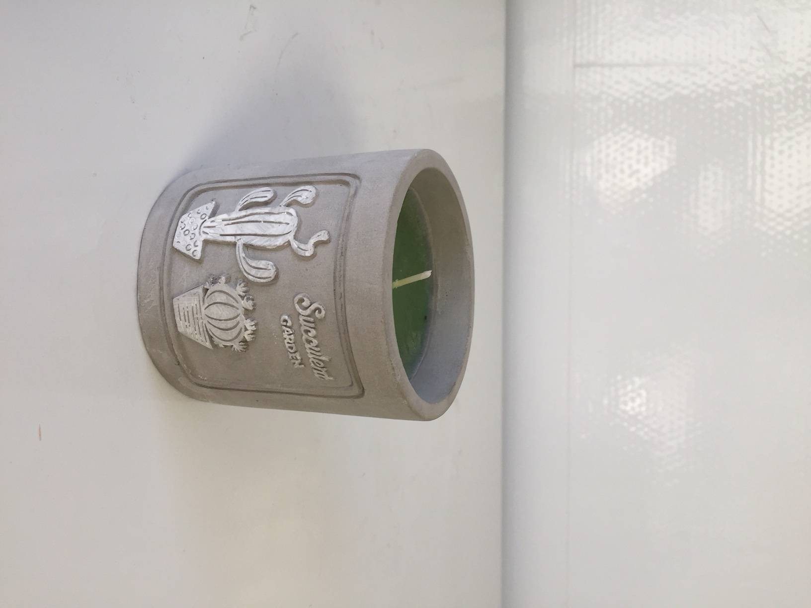 Ciddeco - Bougie citronnelle dans un pot à reliefs en ciment taille moyenne