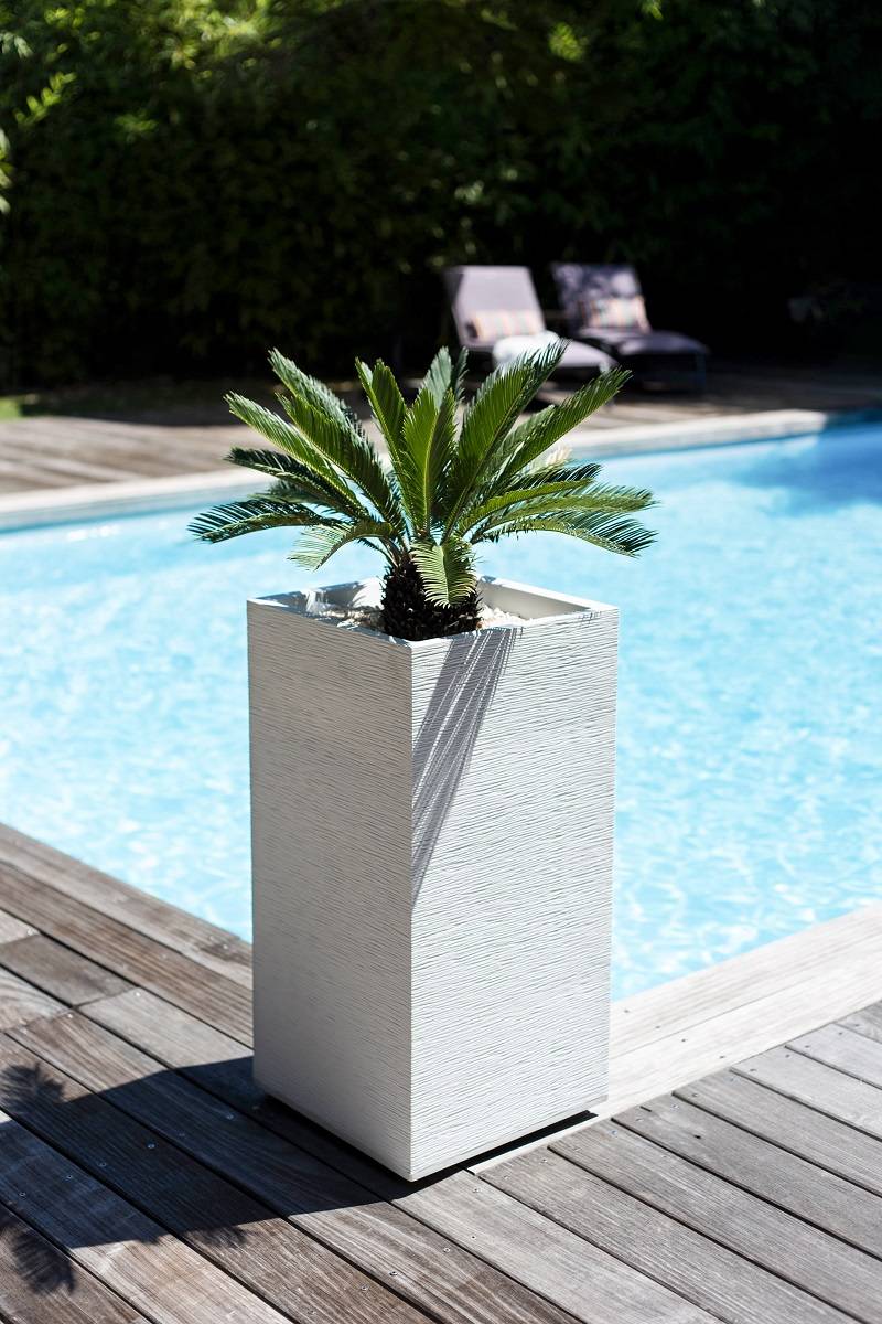 EDA Plastiques - Pot de fleurs carré graphit blanc L39.5 x l39.5 x H80 cm - Imagen 2