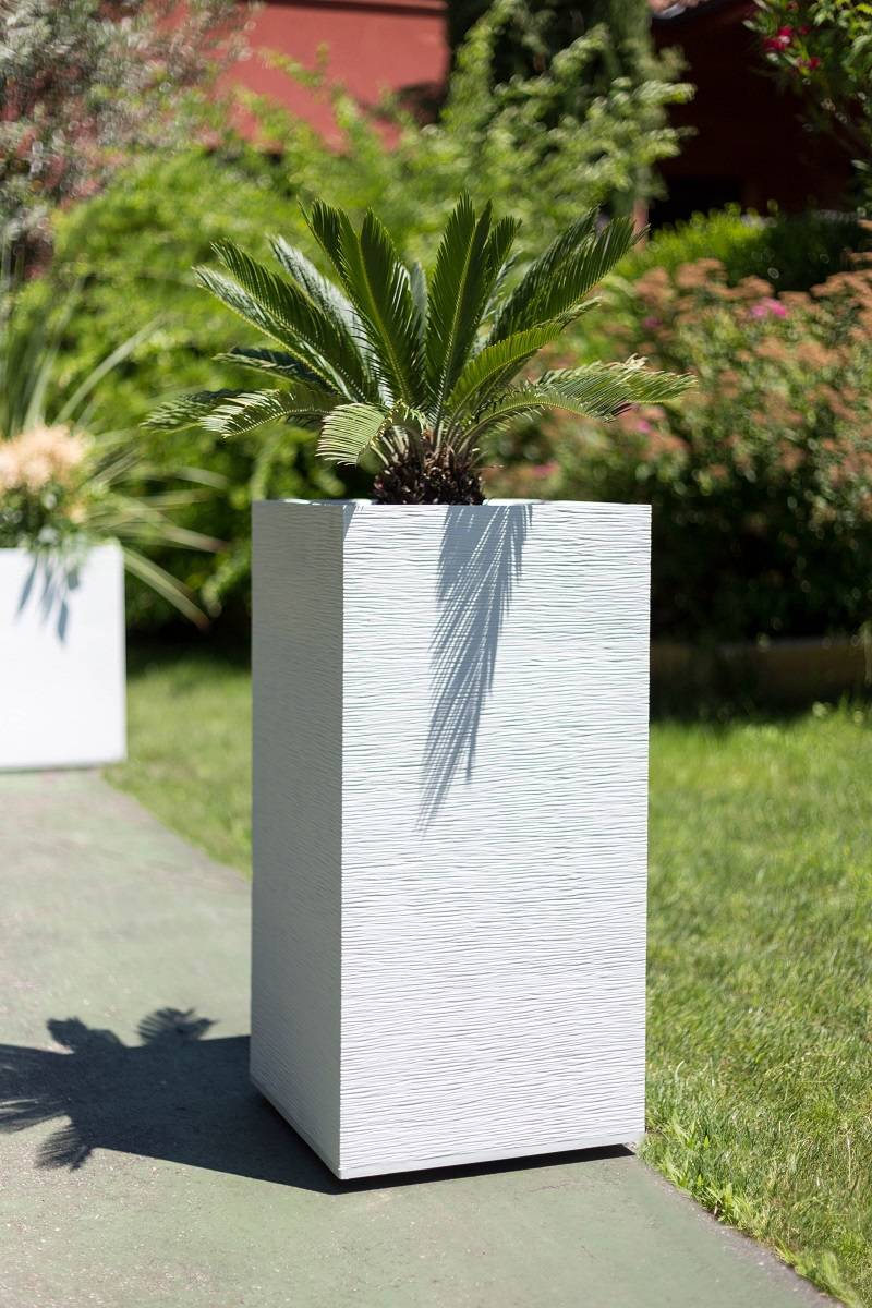 EDA Plastiques - Pot de fleurs carré graphit blanc L39.5 x l39.5 x H80 cm - Imagen 4