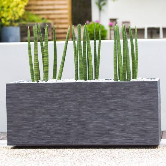 EDA Plastiques - Jardinière Graphit résine L99.5 H43 blanc - Image 1