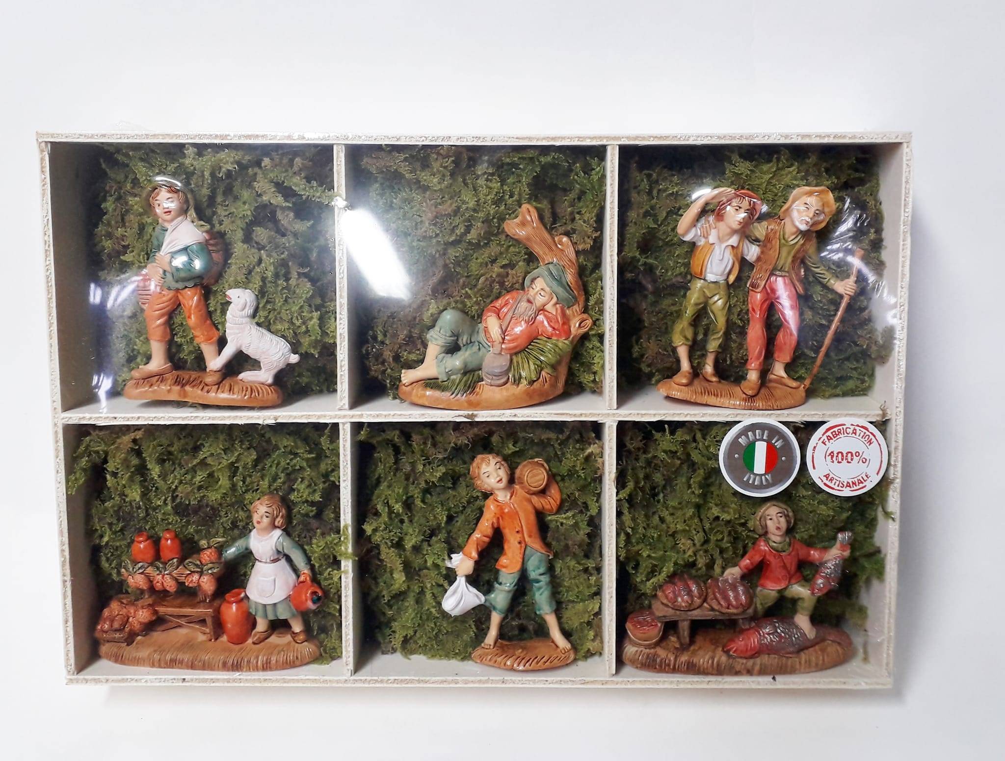Coffret 6 Villageois - L.32 x l.22 x H.5 cm