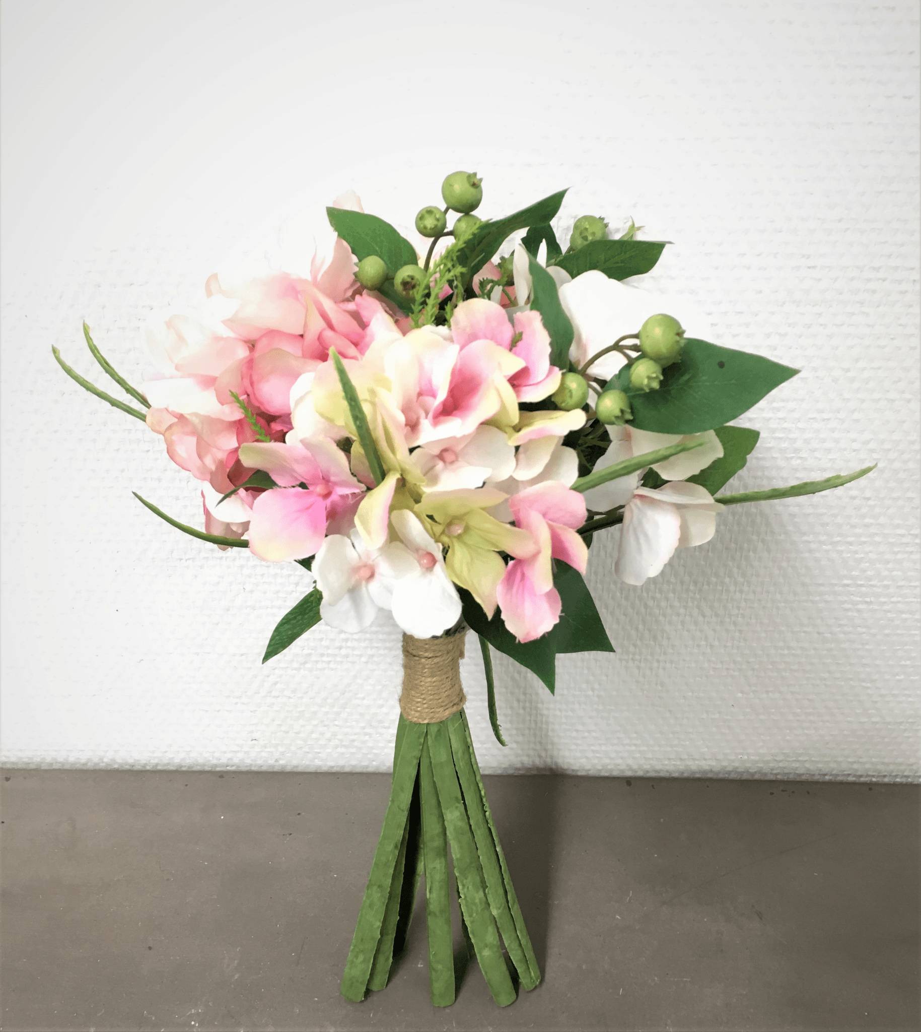 Kalyste - Bouquet hortensias et baies artificiel rose L.33 x l.10 x H.33 cm - Imagen 1