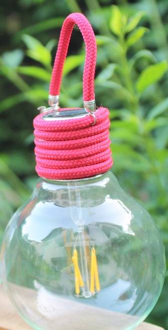 Watt & Home - Ampoule solaire Color Swing Framboise - Ø.11,5 x H.17 cm - Image 3